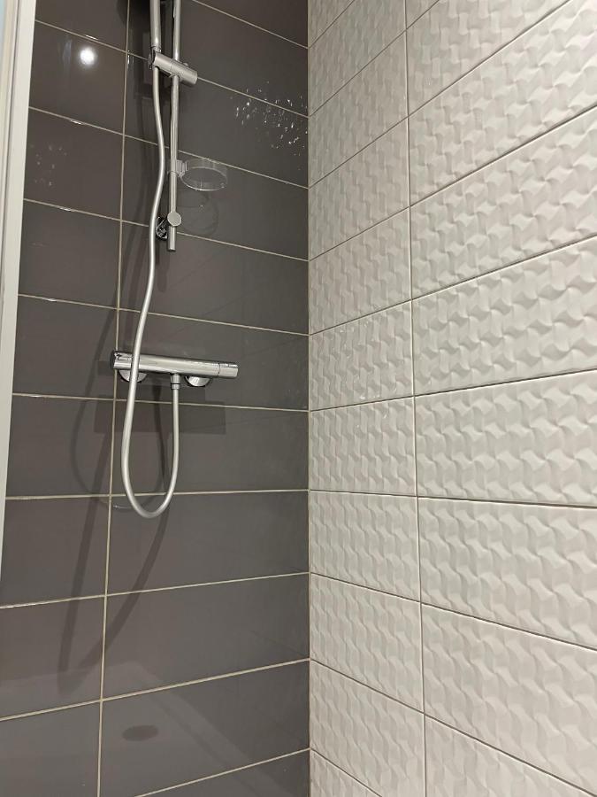 Superbes Studios De Charme, Lumineux Et Climatises En Plein Centre Bordeaux Luaran gambar