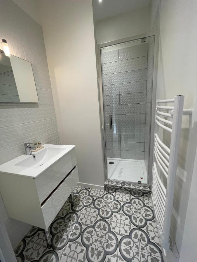 Superbes Studios De Charme, Lumineux Et Climatises En Plein Centre Bordeaux Luaran gambar