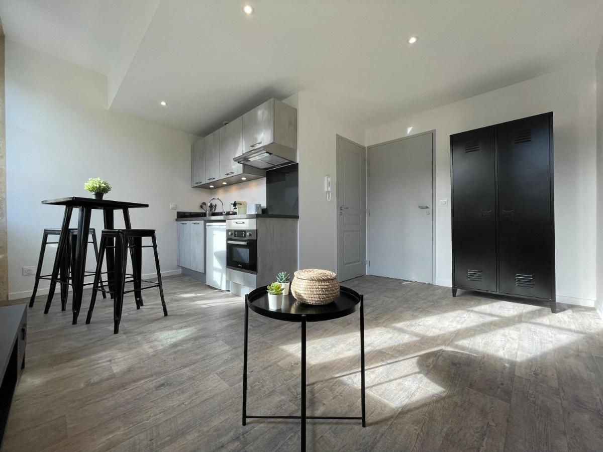 Superbes Studios De Charme, Lumineux Et Climatises En Plein Centre Bordeaux Luaran gambar
